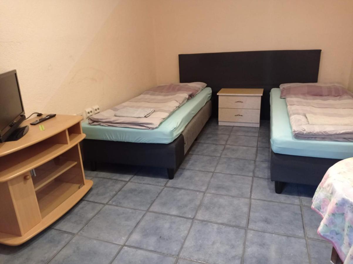 Gaestezimmer Sommer Locktow Exterior foto
